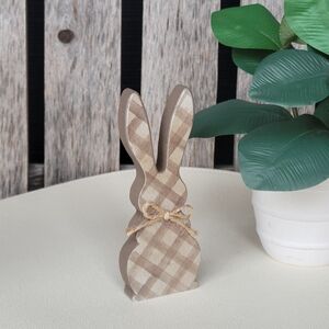 Farmhouse wooden checkered bunny & jute bow
